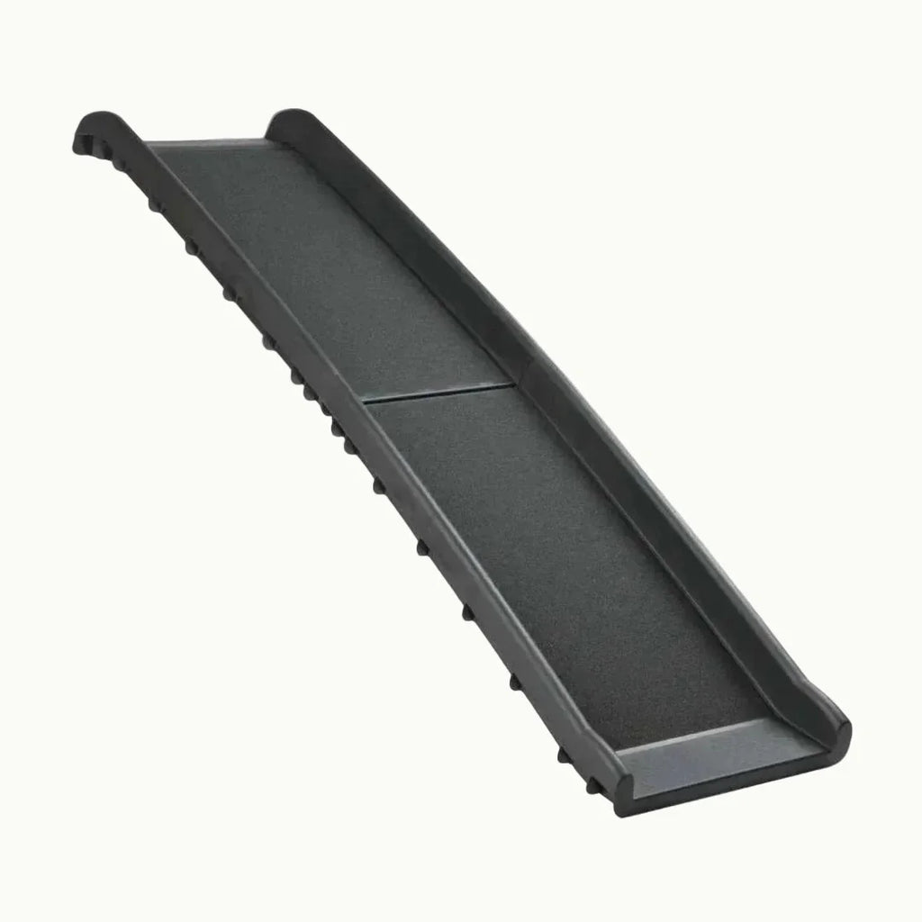 View of the heavy-duty hinge and integrated handle on the foldable pet car ramp.